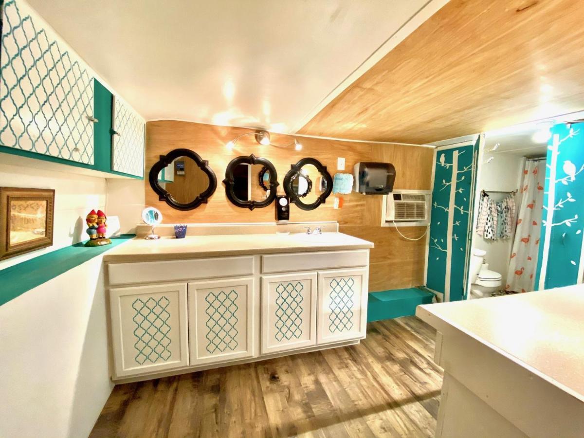 Lone Star Glamp Inn Warrenton Bagian luar foto