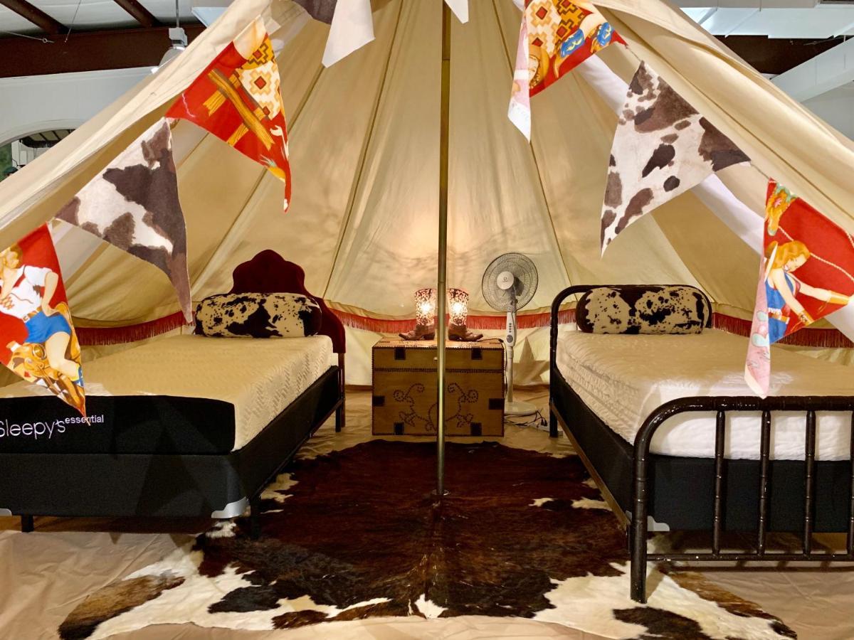 Lone Star Glamp Inn Warrenton Bagian luar foto