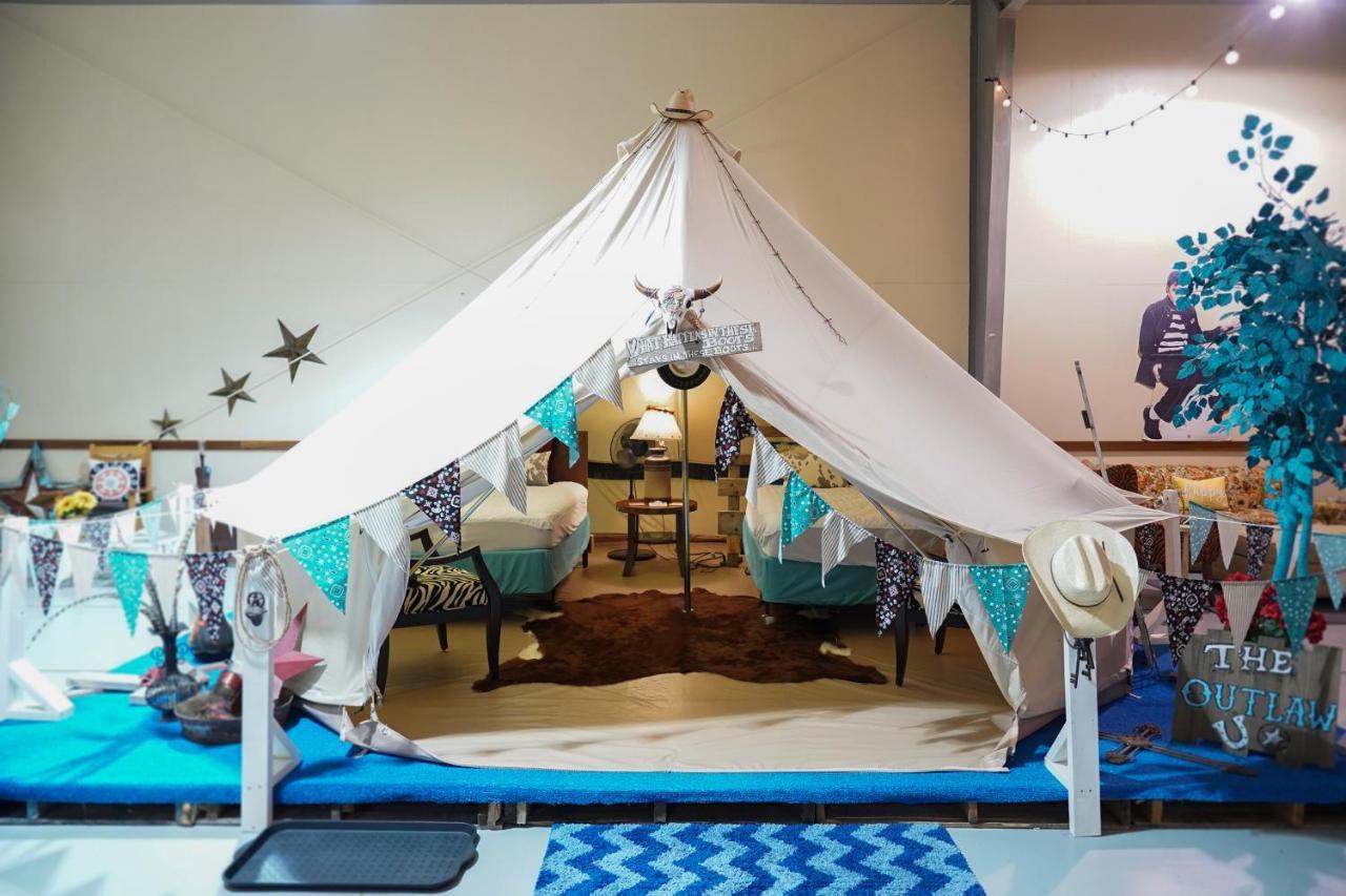 Lone Star Glamp Inn Warrenton Bagian luar foto