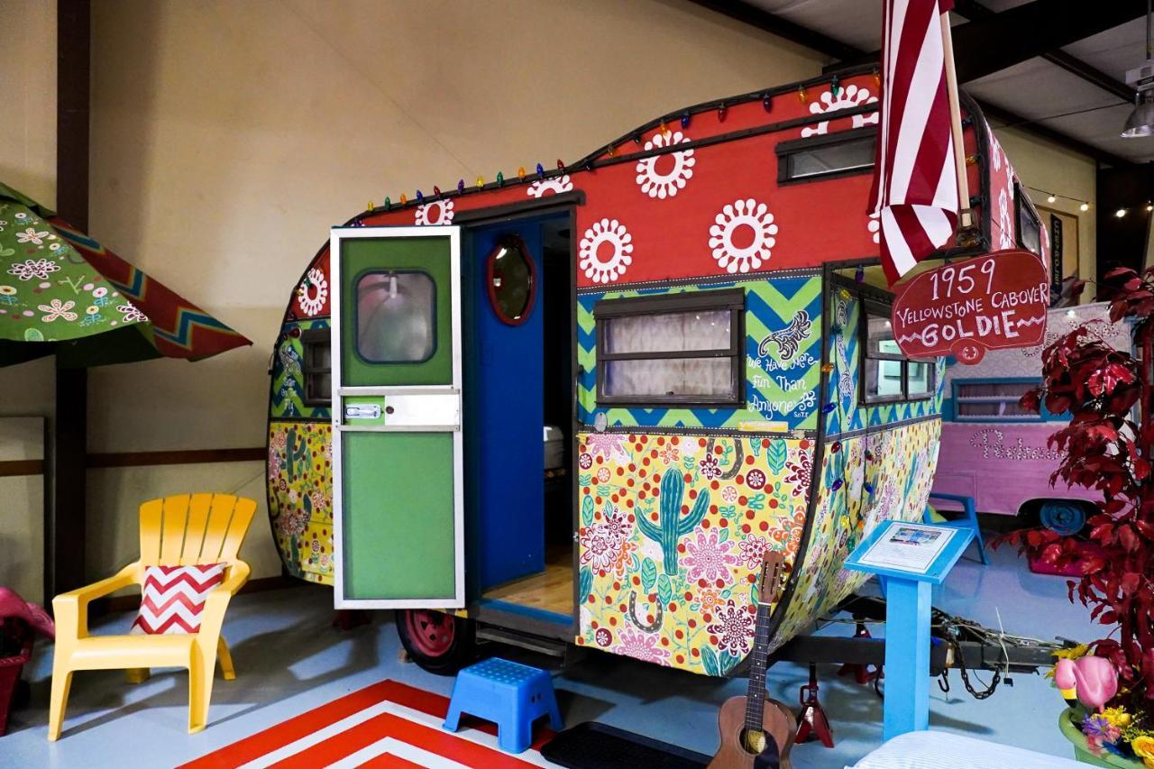 Lone Star Glamp Inn Warrenton Bagian luar foto