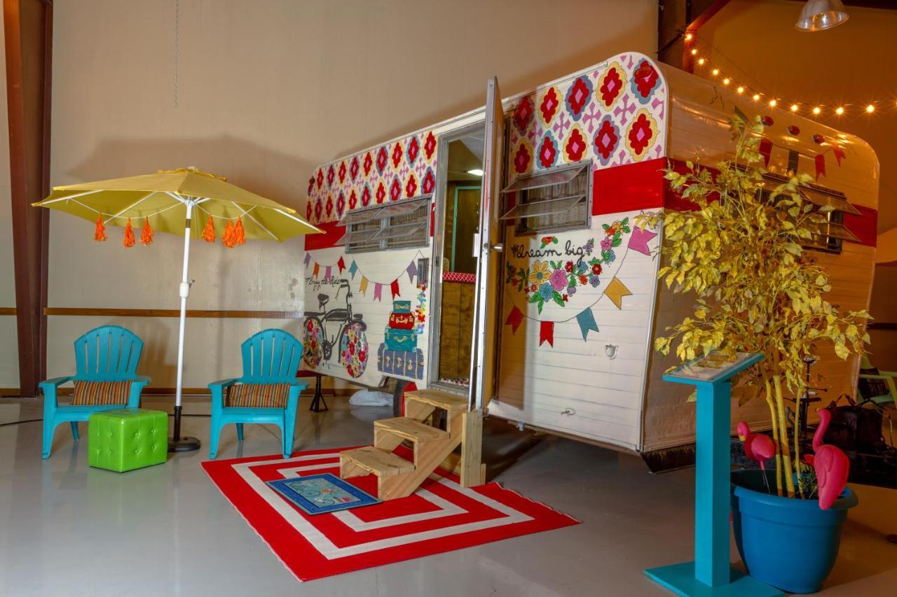 Lone Star Glamp Inn Warrenton Bagian luar foto