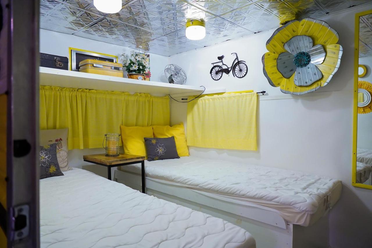 Lone Star Glamp Inn Warrenton Bagian luar foto