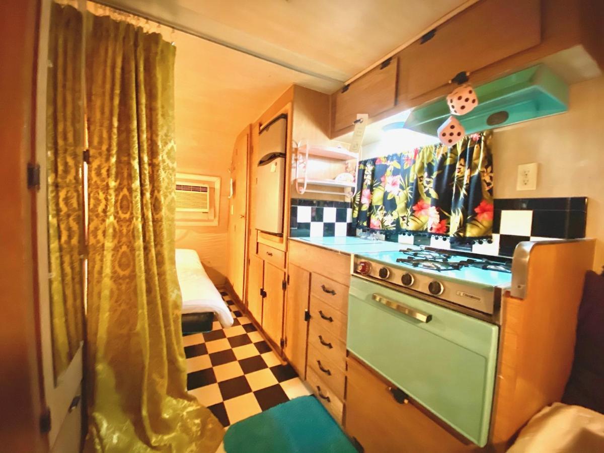 Lone Star Glamp Inn Warrenton Bagian luar foto