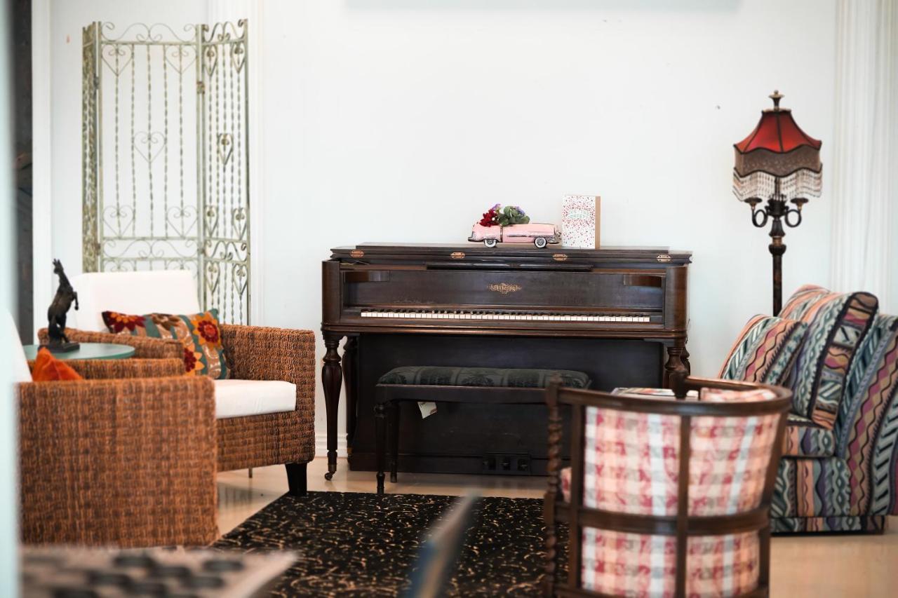 Lone Star Glamp Inn Warrenton Bagian luar foto
