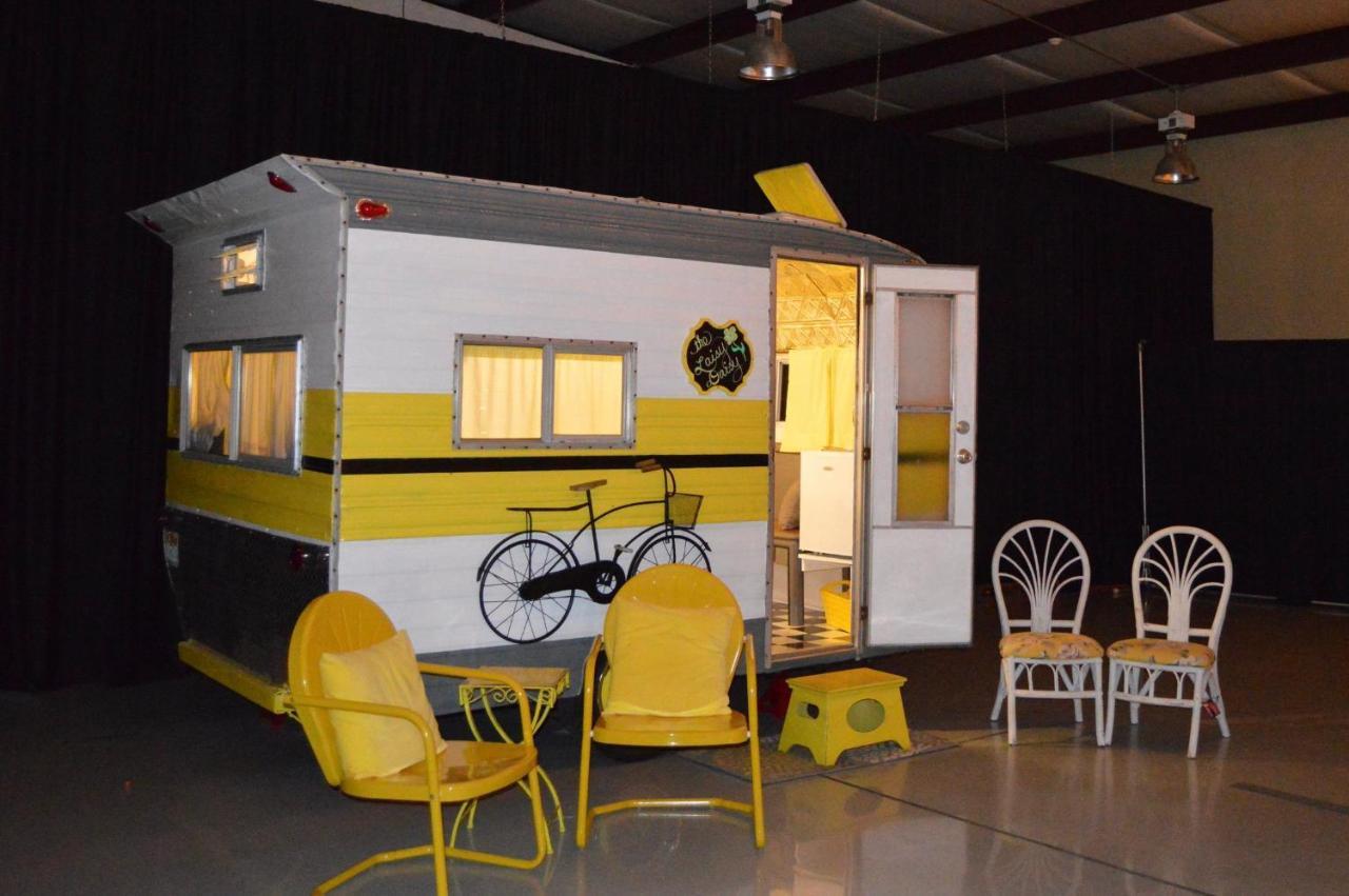 Lone Star Glamp Inn Warrenton Bagian luar foto