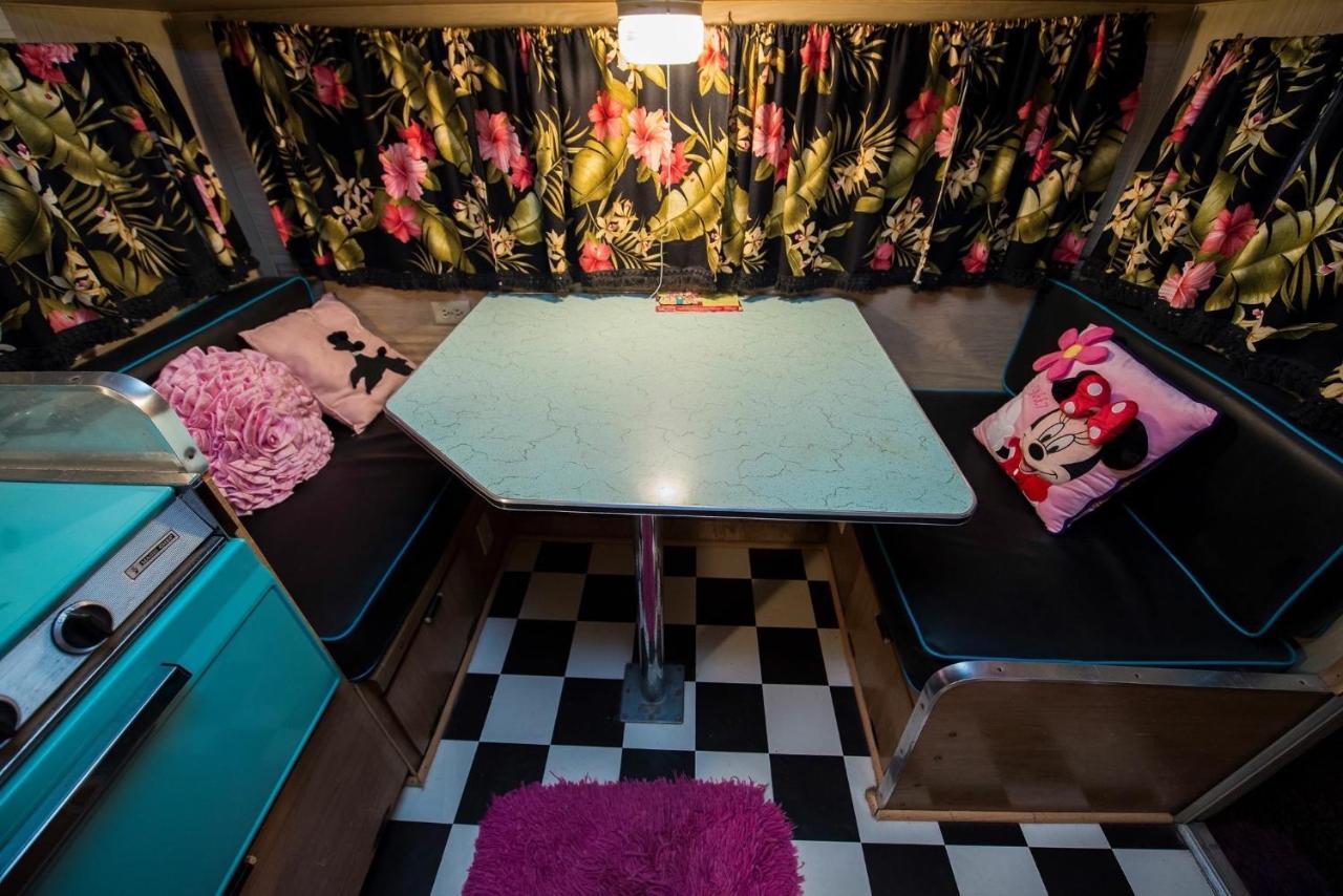 Lone Star Glamp Inn Warrenton Bagian luar foto