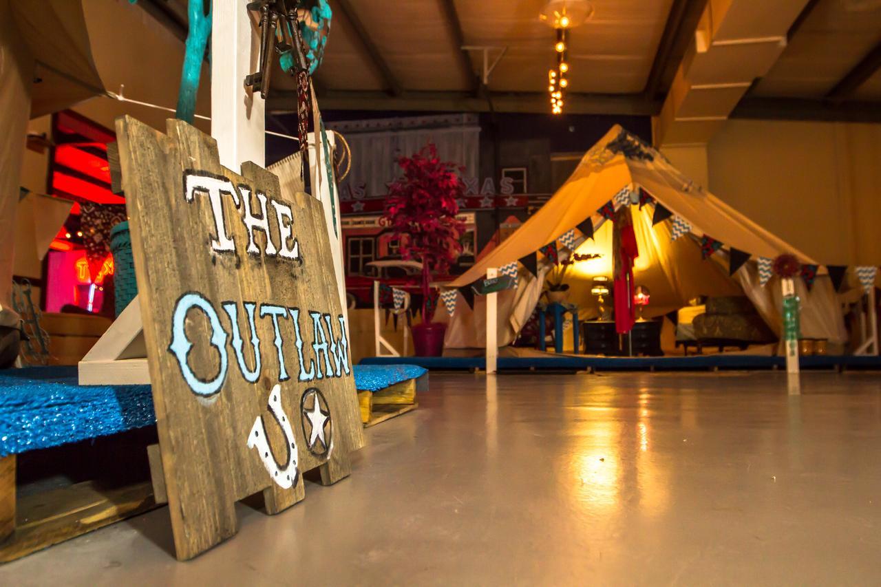 Lone Star Glamp Inn Warrenton Bagian luar foto