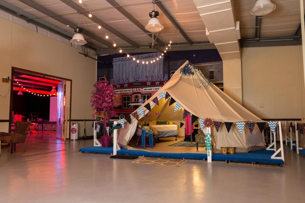 Lone Star Glamp Inn Warrenton Bagian luar foto
