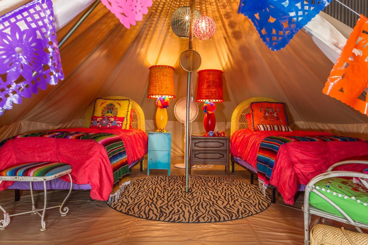 Lone Star Glamp Inn Warrenton Bagian luar foto